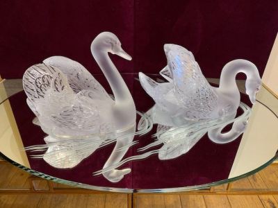 Lalique, pair of crystal swans on mirror base