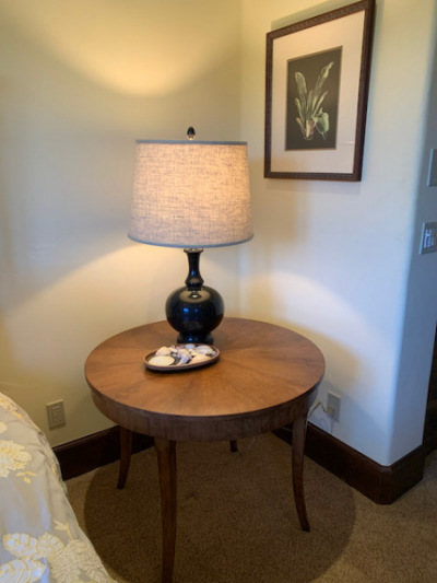 Round Side Table with Black Metal Lamp